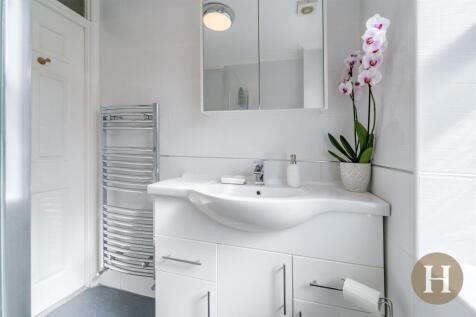 Hadleigh Estate Agents-20.jpg