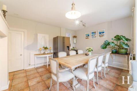 Hadleigh Estate Agents-28.jpg