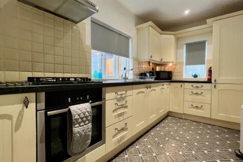 COTTAGE KITCHEN