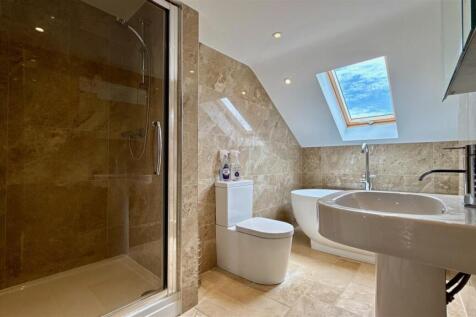 principal bedroom ensuite