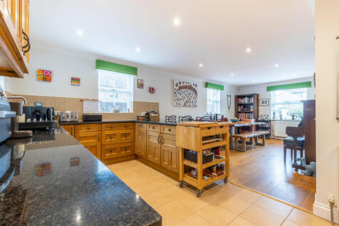 Kitchen/ Dining R...