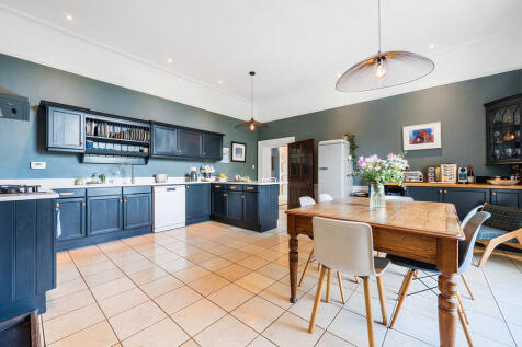 Kitchen/ Dining R...