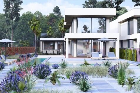 Modern 4-Bedroom Villa, Garden &amp; Pool, Aroeira