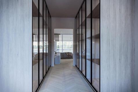 Modern 4-Bedroom Villa, Garden &amp; Pool, Aroeira