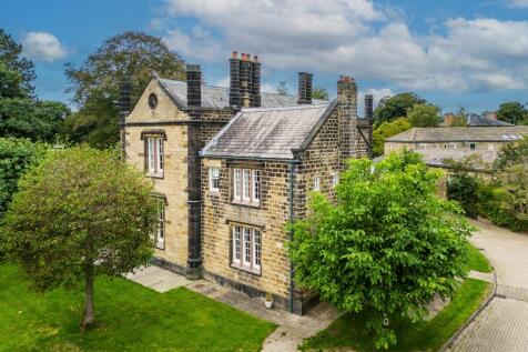 Front of House Outside 