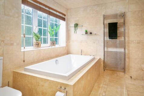 Master bedroom ensuite 