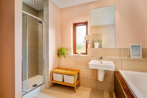 Master bedroom en suite 