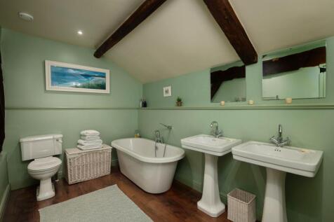 Master bedroom en-suite 