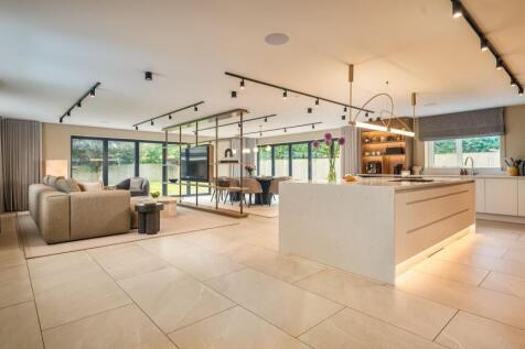 Kitchen/dining/living room