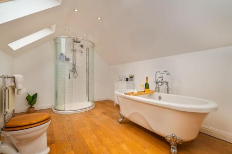 Master Bedroom En-Suite