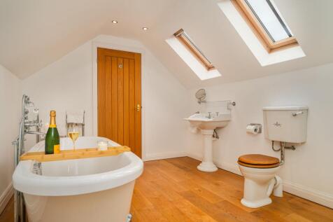 Master Bedroom En-Suite