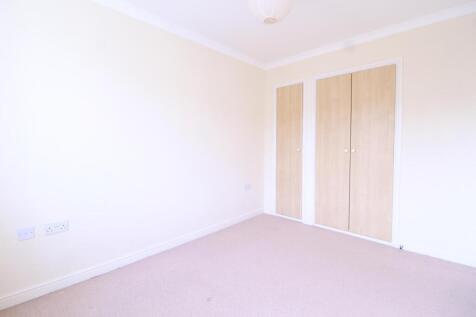 ONE BEDROOM PUPOSE BUILT FLAT