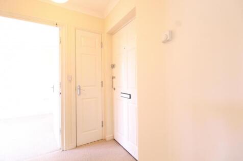 ONE BEDROOM PUPOSE BUILT FLAT