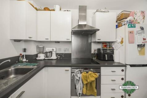 Flat 7, 2 Bloomfield Court Brisbane Road -010.JPG