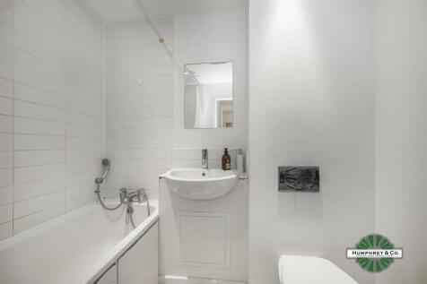 Flat 7, 2 Bloomfield Court Brisbane Road -001.JPG