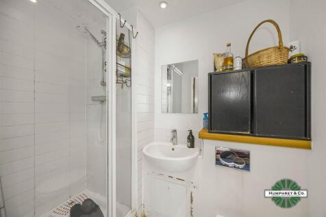 Flat 7, 2 Bloomfield Court Brisbane Road -003.JPG