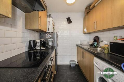 Flat 234 Missenden Inville Road -012.jpg