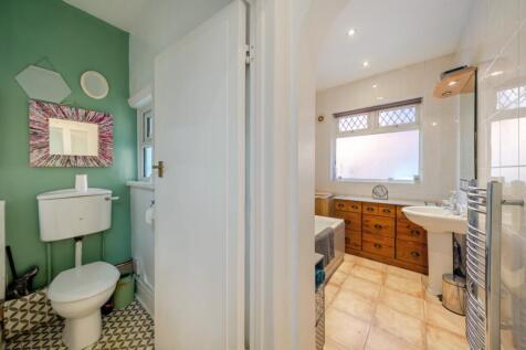 1362463-4-68e3841...