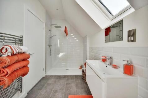 Jack &amp; Jill Bathroom