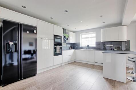 Kitchen two.jpg
