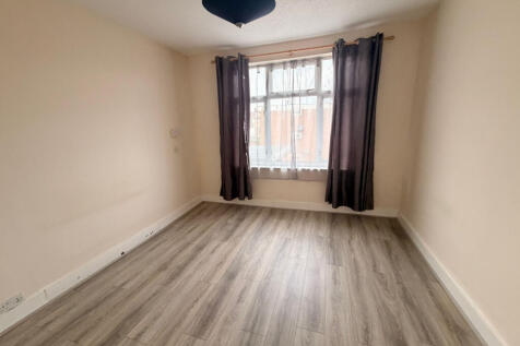 1 bed flat to rent Eastern Avenue, Redbridge IG4