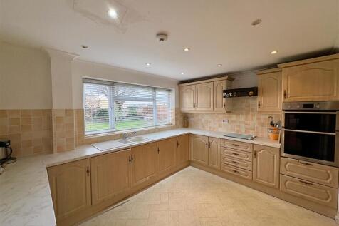 KITCHEN/UTILITY