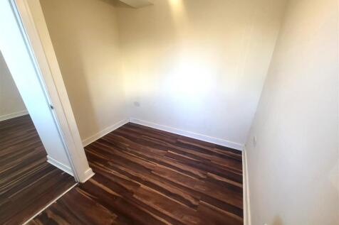 Bedroom 2 pic 2