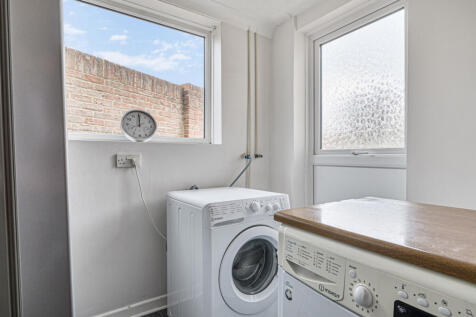 1348571-7-68b6d40...