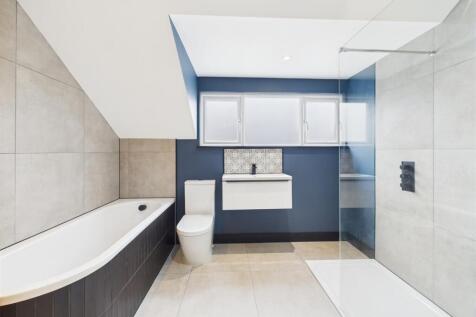 Family Bathroom .jpg