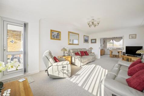 Grand Avenue, Wellington Court 12-013.JPG