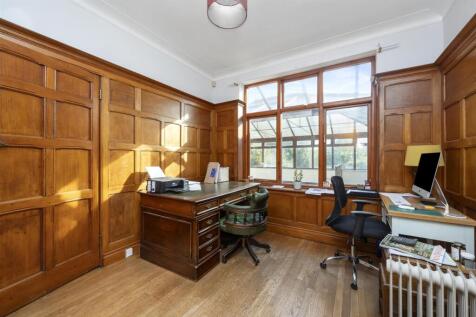 Links Road, Lyne House-021.JPG