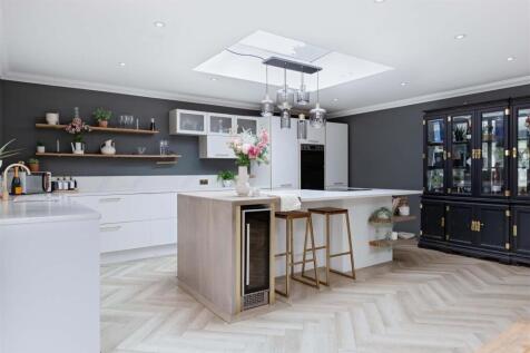 Chesswood Road_4.jpg