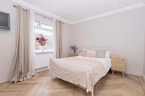 Chesswood Road_30.jpg