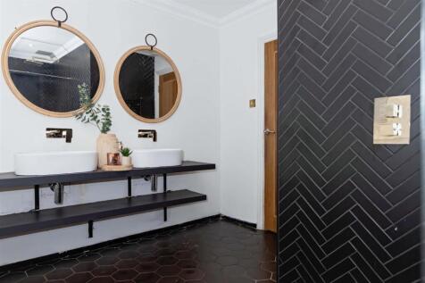 Chesswood Road_29.jpg