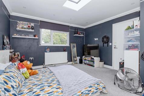 Chesswood Road_11.jpg