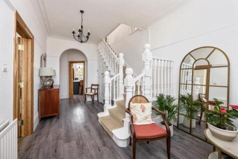 St Valerie Road, 19-014.jpg