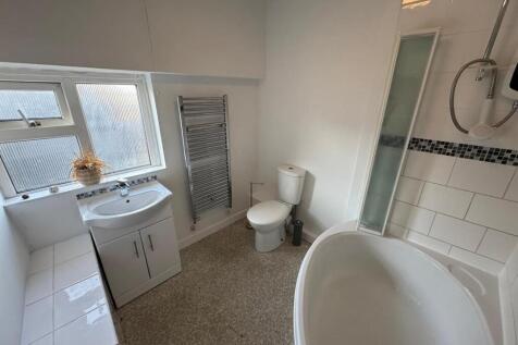 Bathroom 1.jpg
