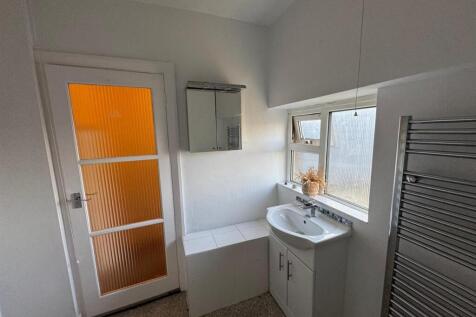 bathroom 2.jpg