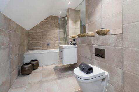 Show Apartment Bathroom