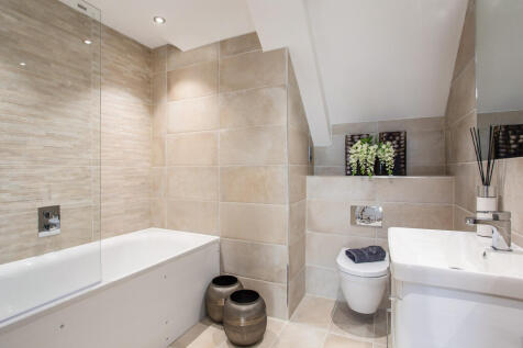 Show Apartment Bathroom
