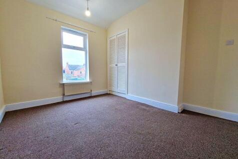 Rear bedroom