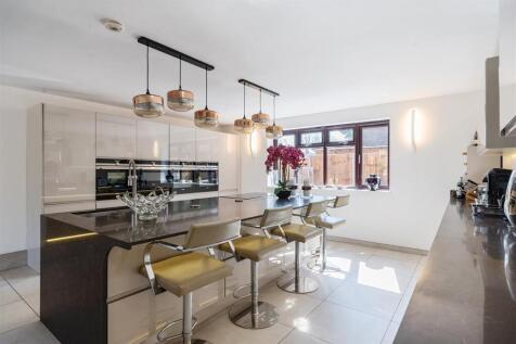 Kitchen (Main).jpg