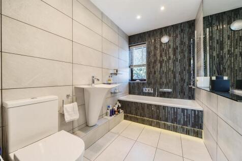 Bathroom (Main).jpg