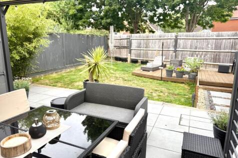 Patio and rear garde