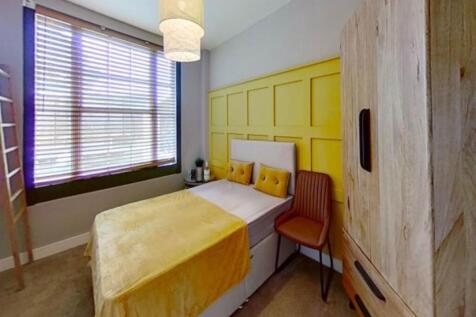 F2-Windsor-House-Bed