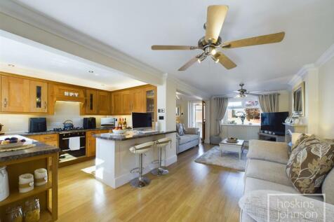 Living/Kitchen Area