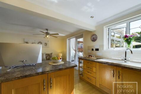 Living/Kitchen Area