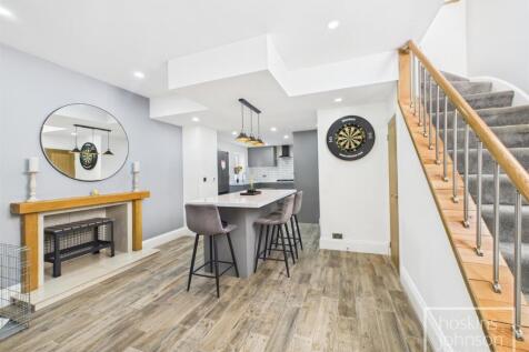 Living/Dining Area