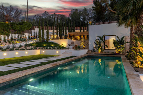 Claire Martin Lluna 23-50 new sky.jpg