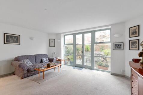 Flat 2 83-85 Barrowgate Road Ph8.jpg